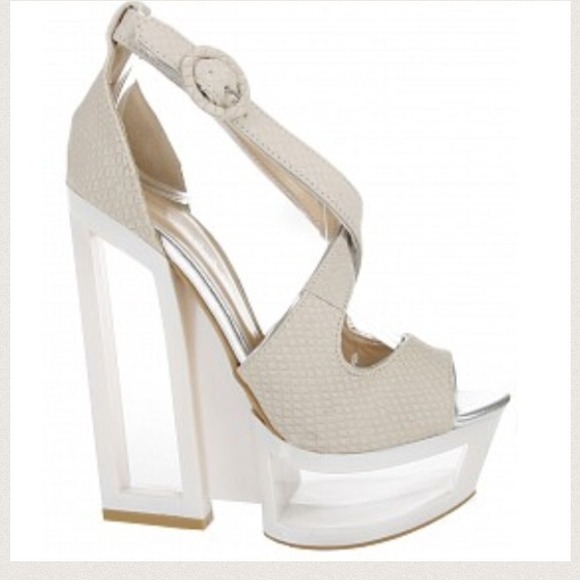 Off white heels 😍c label