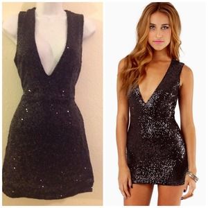 Gorgeous sequins dress!! Bought for my 30th -BN