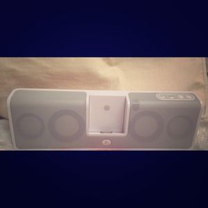Iphone 4 logitech Speakers