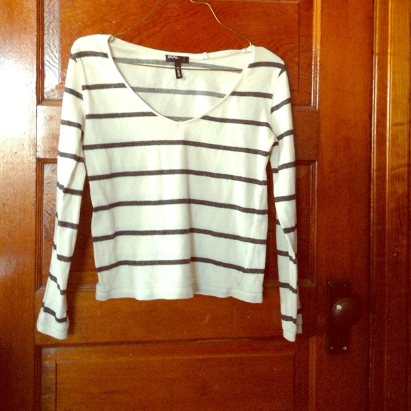 Striped White& Black Long Sleeve - Picture 1 of 3
