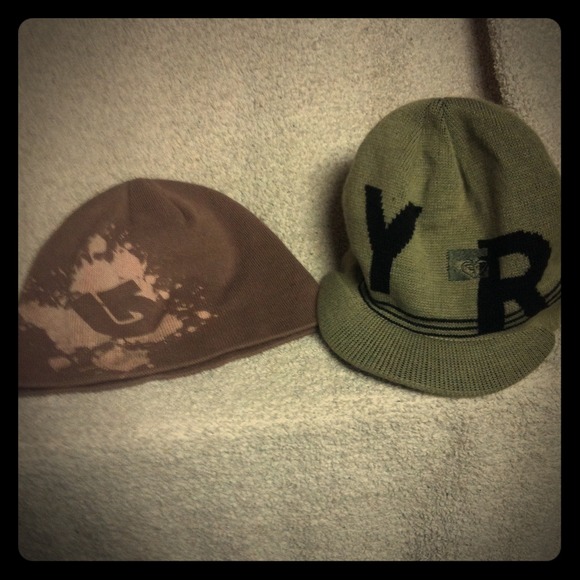 Burton & Roxy snowboard beanies