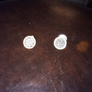 Fashionable earrings 👑