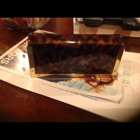Tory burch sunglasses case
