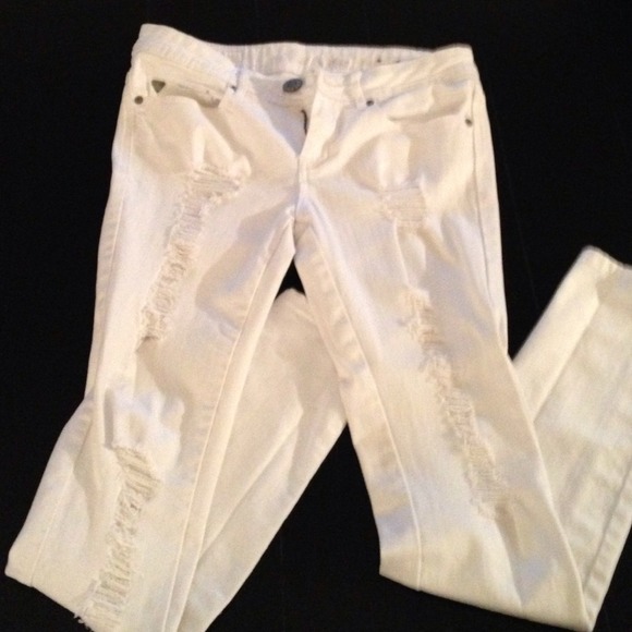 White Guess skinny jeans  marked down price !
