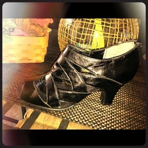 Aerosole Heels with 2in heel 🌻