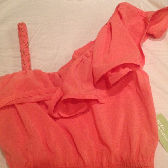 🚫Sold🚫Beautiful Ruffle and Braided Top - Picture 3 of 4