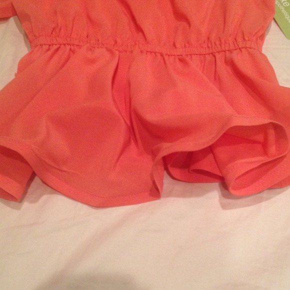 🚫Sold🚫Beautiful Ruffle and Braided Top - Picture 4 of 4