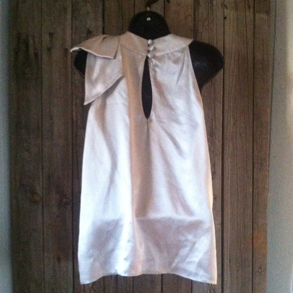 Sold......True silver bow top - Picture 3 of 4