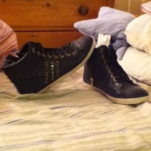 Black studded high top sneakers by MIA