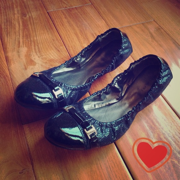 Tahari Comfy Flats