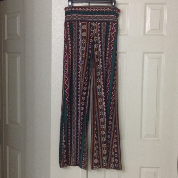 ❌SOLD ❌Aztec print palazzo pants - Picture 2 of 3