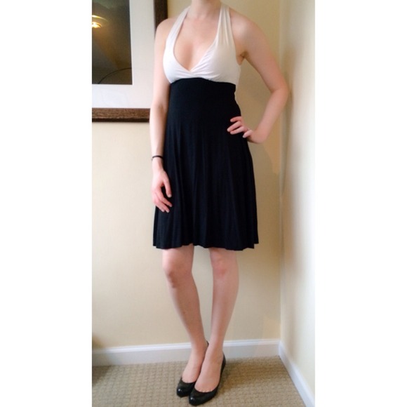 ⭐️LAST CHANCE⭐️Banana Republic Black & White Dress - Picture 2 of 3