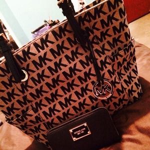 100% Authentic Mk Purse & Wristlet