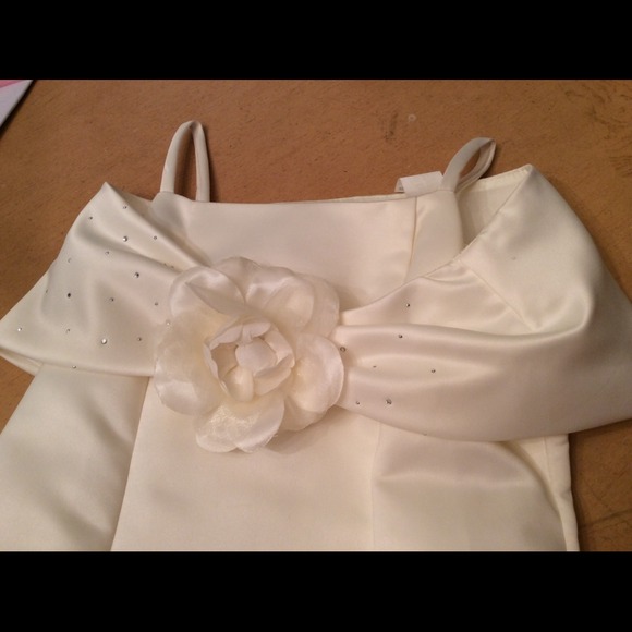 Child's white formal dress - Picture 2 of 4