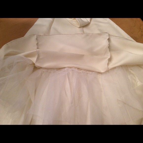 Child's white formal dress - Picture 3 of 4