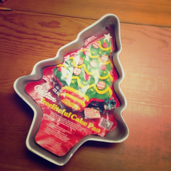 Wilton Christmas tee cake pan