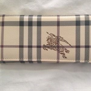 New Wallet 🎀DISCOUNTED TODAY.🎀