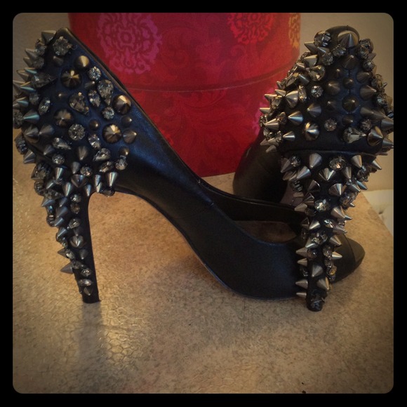 Peep-toe heels!