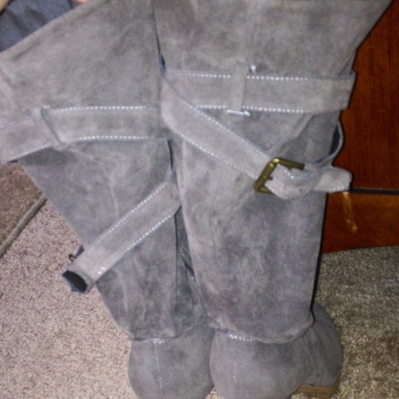 Grey suede like boots. - Picture 2 of 3