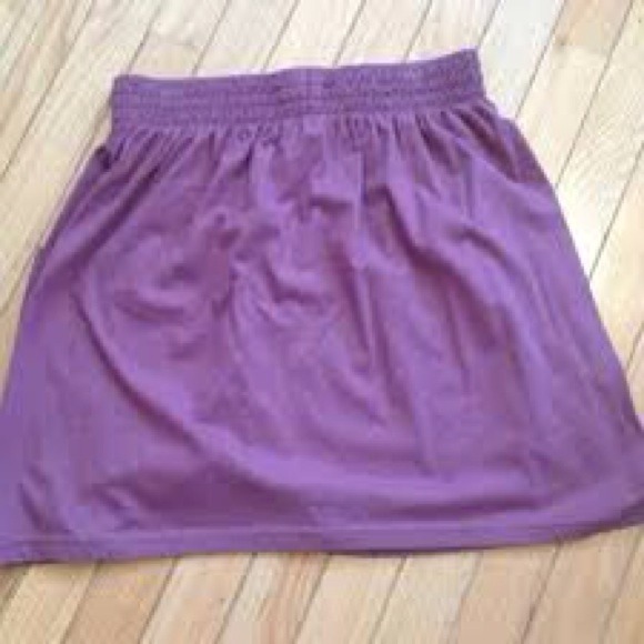 SOLD 🎀American Apparel maroon skirt - Picture 2 of 2