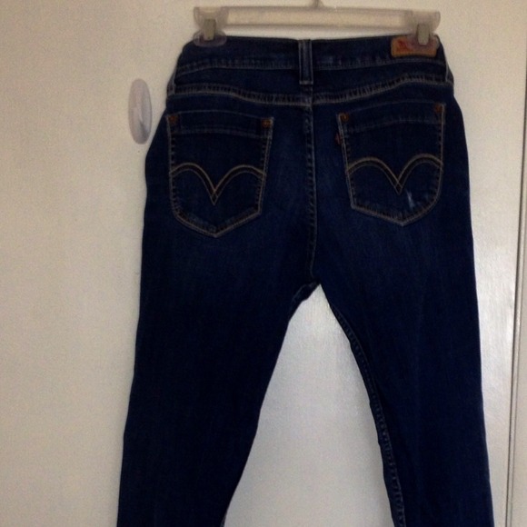 Levi very low cut skinny jeans. - Picture 3 of 3