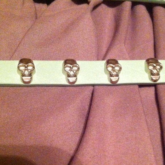 Mint green with silver skulls belt - Picture 2 of 3