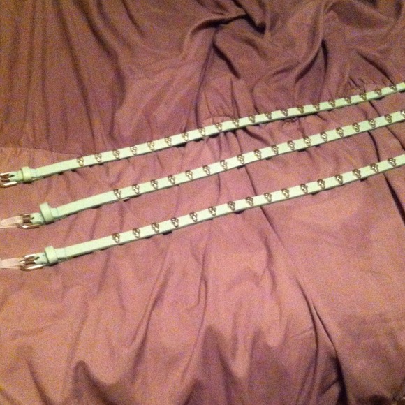 Mint green with silver skulls belt - Picture 3 of 3