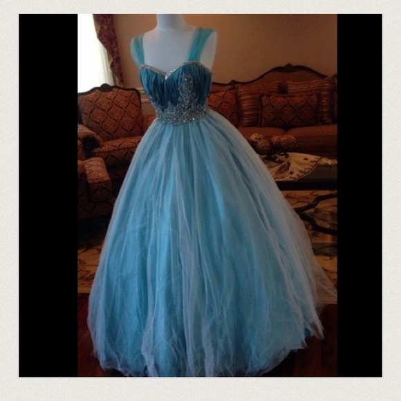 SOLD! Cinderella PROM DRESS! - Picture 4 of 4