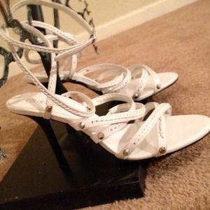 Brand new white tie up heels by: Colin Stuart😍😍