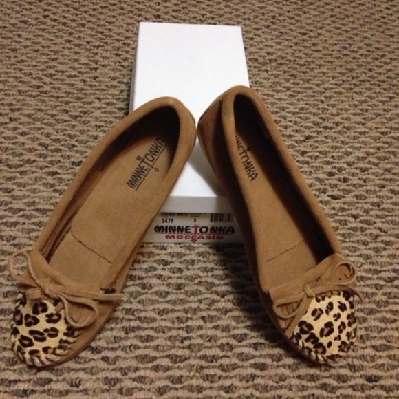 🚫hold @shorescreations🚫Minnetonka moccasins 🌸