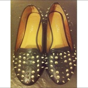 Spiked flats