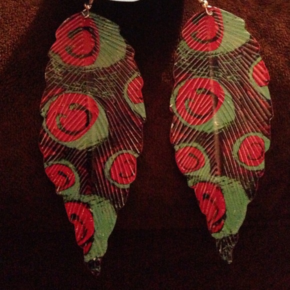Light Multicolor Feather Earrings - Picture 1 of 1