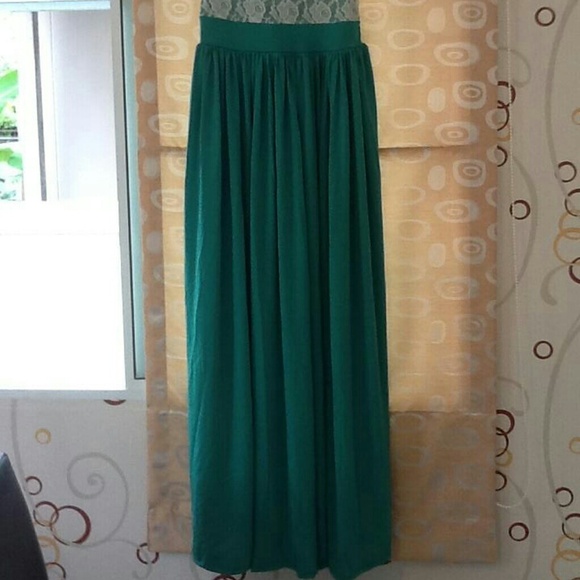 Dresses - Picture 4 of 4