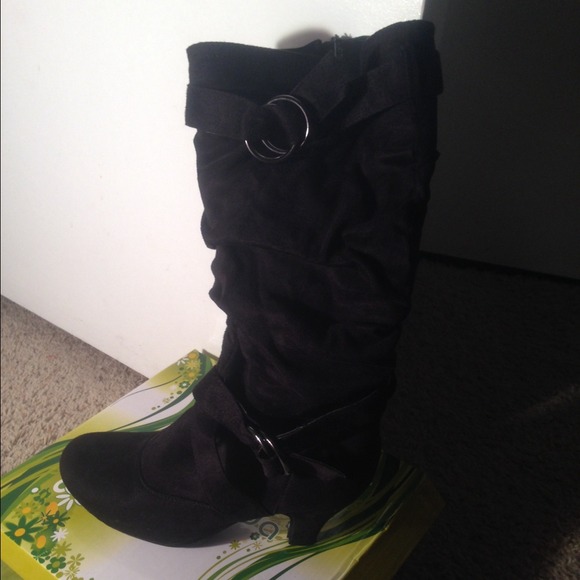 Women's black boots