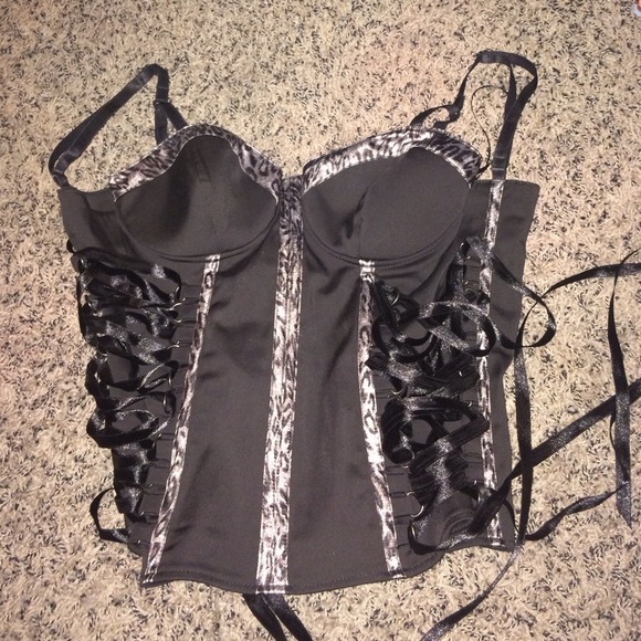 Black guess corset top with grey leopard trim