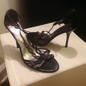 💃Guess strappy leather sandals💃