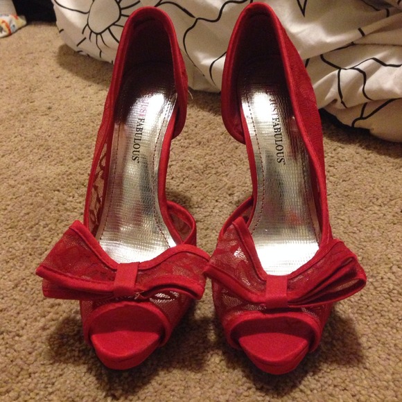 ✨NWOT✨ JustFab HOT red lace bow heels