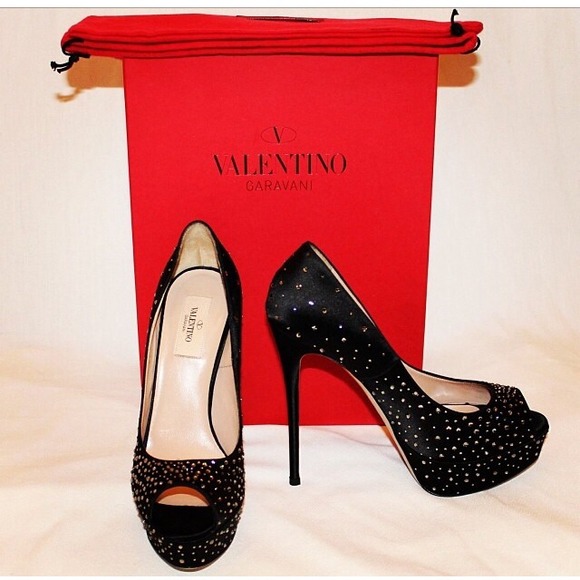 #Valentino #Golden globes #black satin Swarovski