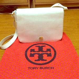 Tory Burch Handbags - Authentic Tory Burch Large Robinson Shoulder Bag Tory Burch Handbags - Authentic Tory Burch Large Robinson Shoulder Bag