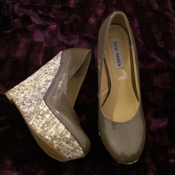 Bundle ✨Reduced✨Steve Madden Beige Wedges