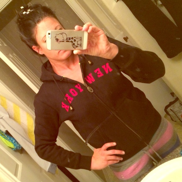 NEW YORK black zipup hoodie with red letters. sz M