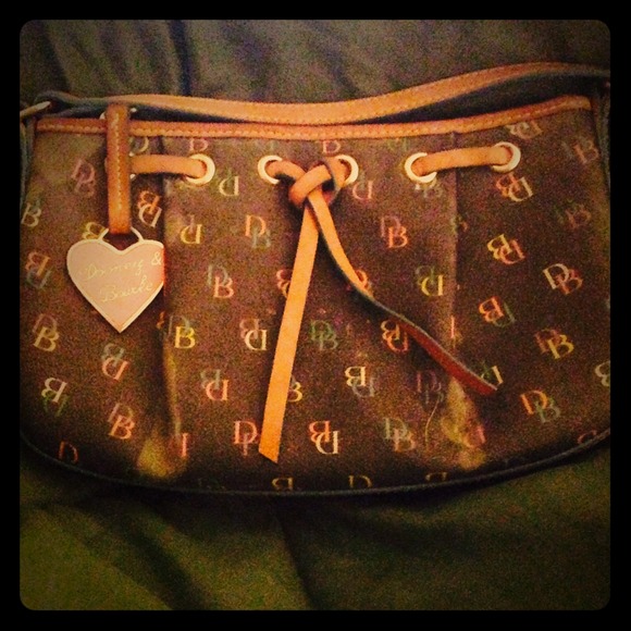 Price cut! 💯 Dooney &Bourke signature handbag!