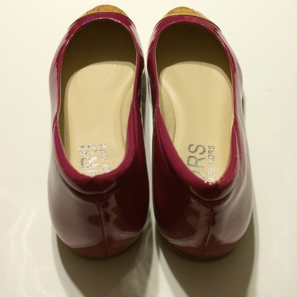 NIB Michael Kors Patent Cork Cap Toe Flats - Picture 4 of 4