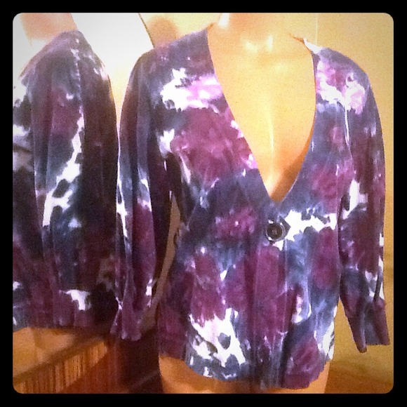 PIERRE SWEATER WITH LARGE BUTTON V-FRONT  SZ M