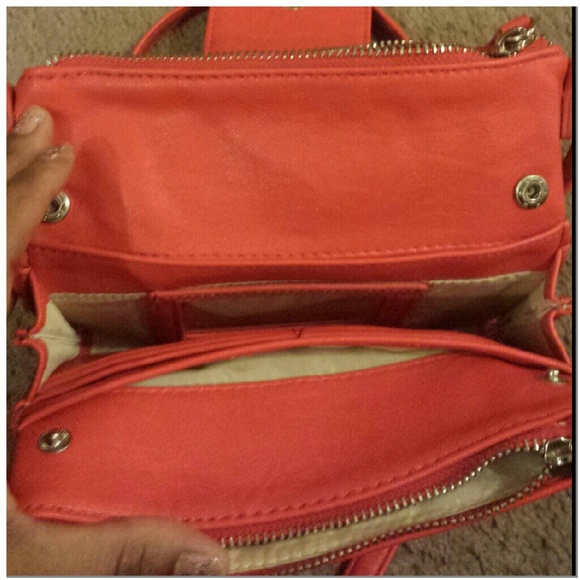Red cross body bag ( Final Reduction) - Picture 3 of 3