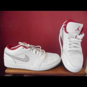 MENS JORDAN RETRO 1 SZ 9