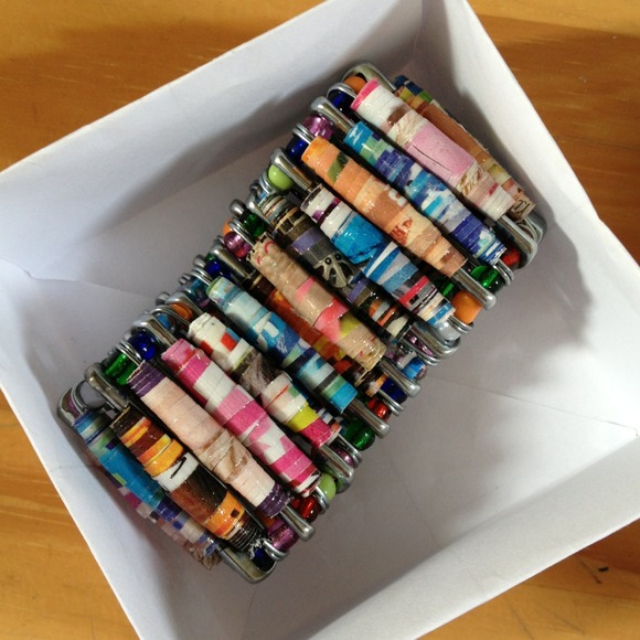 Magazine bead safety pin bracelet