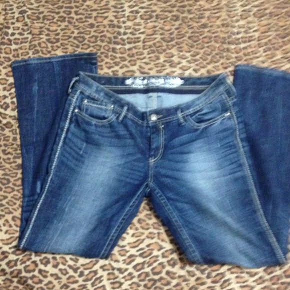 Express Stella Jean