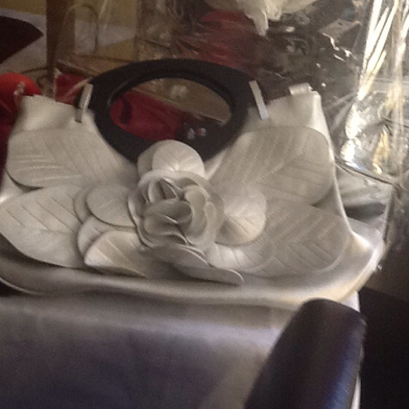 Silver Flower Handbag - Picture 2 of 3