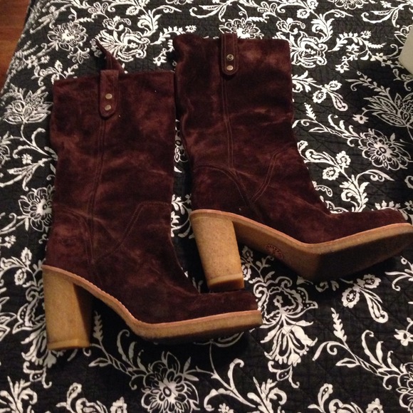 Ugg dark brown suede boots